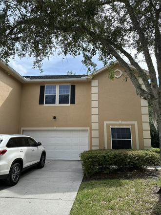 Driveway - Emerald Pointe Townhome, close to USF and highways