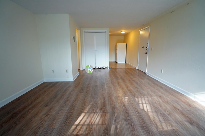1 - SEPT 2025-Sweet Packards 2 bed. H/HW inc, Pets ok. Easy MBTA! No FEE & 1 Free Month