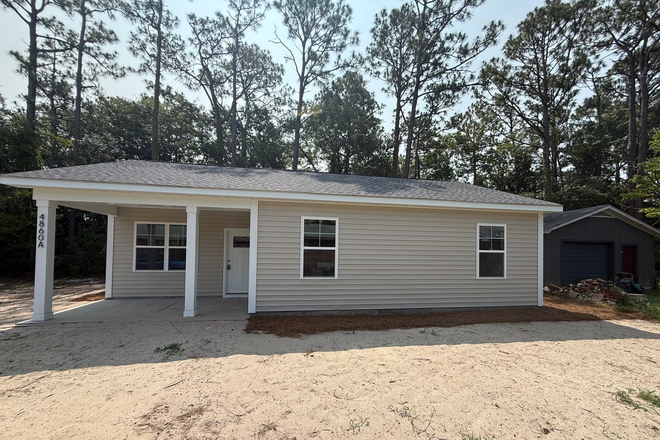 Front of house, big shared backyard - BRAND NEW 4BR 2BA, 1 Block to Campus!
