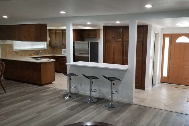 Entry and kitchen - Spacious Clark House