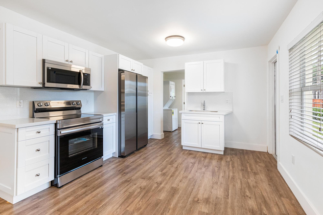 kitchen - South Miami Remodeled Duplex Walking Distance to Campus Duplex