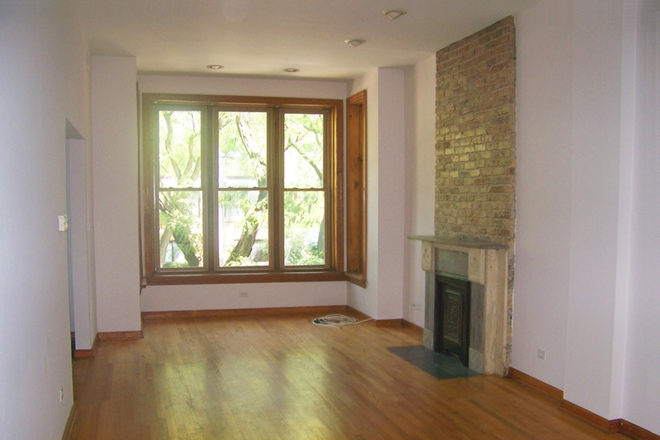 living room/dining room - 3 bedroom 2 bath apartment
