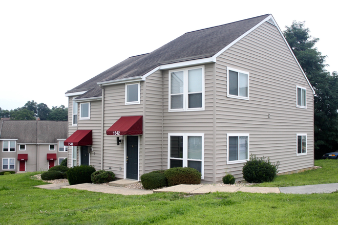 front - Fox Hill - 4 bedroom - 2 bath townhome for rent!