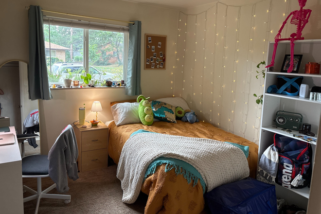 Bedroom - 365 32nd St, immediate sublease