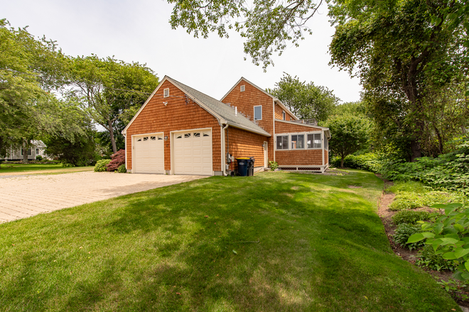 Back of House - Available for a group of 4! 4 Bedroom in Bonnet Shores! House