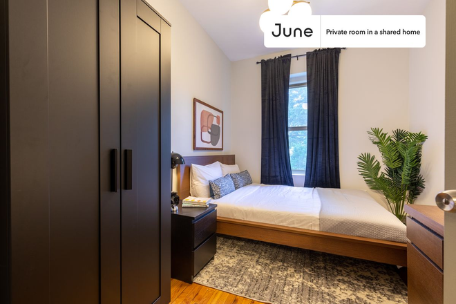  - Private bedroom in 3 bed/1 bath Home