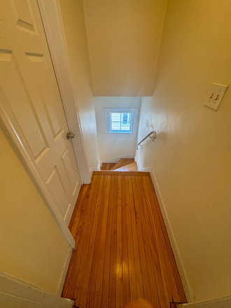 Entryway - 4 Bedroom Perfect for Students! Duplex