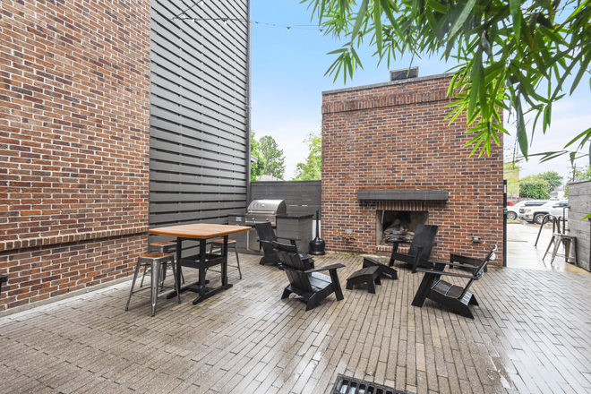 Courtyard Fireplace - Great 2 BR, 2 BA ground floor unit in 333 Flats! - 255 E. Boyd Dr. Condo Unit# 102