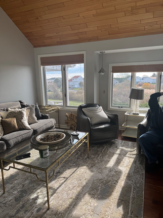 Living room - Townhouse close to campus, restaurants, beaches, etc