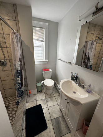 1 - Large 3 bedroom with laundry in unit for rent no fee avail 11/1, two free months free Apartments