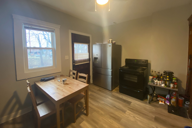 Kitchen - Duplex 5 minute walk from Northside Duplex