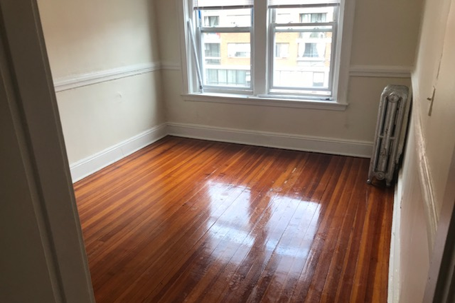 Call NOW for showings! 617-236-8600 - MOUNT HOOD RD - *NO FEE!* LRG SPLIT 3BR FOR 4 PPL AVAIL *9/1/2025* W/ LNDRY IN BLDNG, H&HW INC, DW! Apartments