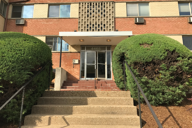 Building front - Foxhall Terrace Apartments