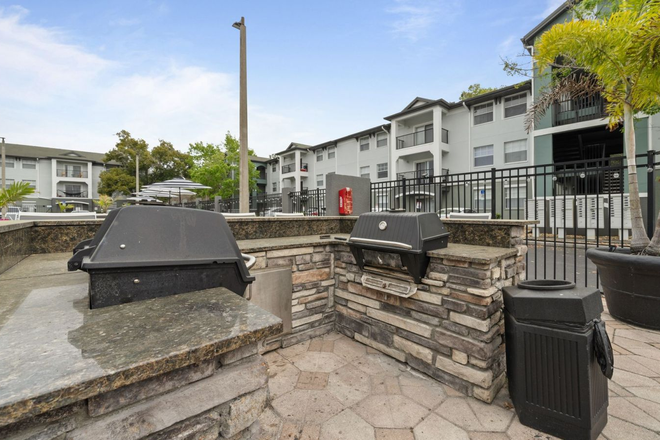 Bbq station by pool - Station 42 Apartments