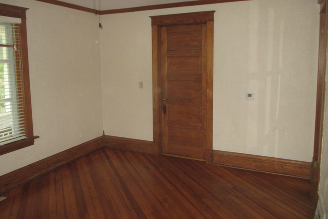 Living Room hardwood floors - 2 Tenants looking for 3rd Roommate for Fall Semester -$590 Includes all Utilities - NEAR CAMPUS House