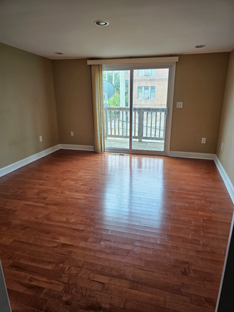 Bedroom 1 - Townhome 1.3 miles from JH medical campus (Hospital, JHSPH & School of Nursing)