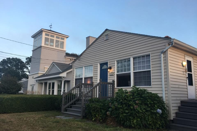 Available for Group of 3! Walk to Beaches! - Available for 3! Walk to beaches! House