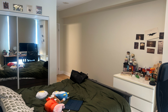 Primary Bedroom with Ensuite - 2 Bed 2 Bath Spacious Unit Steps from Streetcar and College Station, 20 Min Walk from Robarts