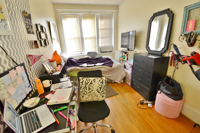 . - 4Bed apartment in the Peterborough Neighborhood