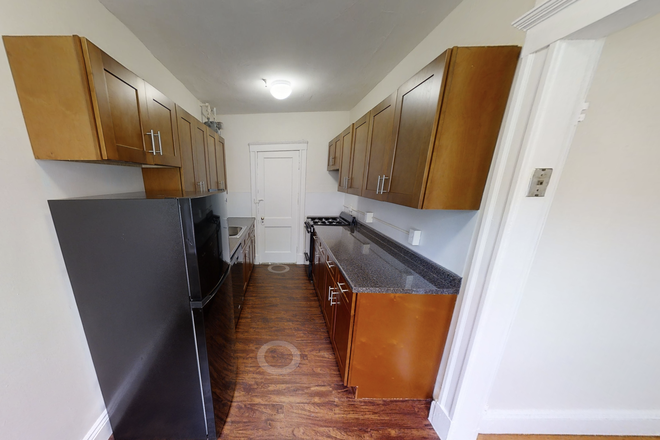 Eat-in kitchen - Catch a fly ball from your bedroom window! Apartments