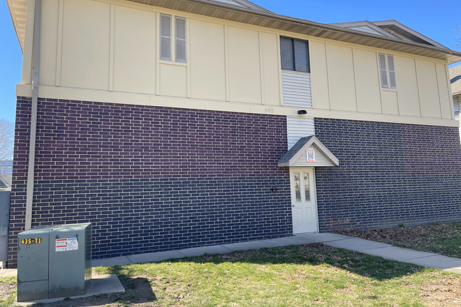 Exterior - 409 S Dodge St- Free Internet! Apartments
