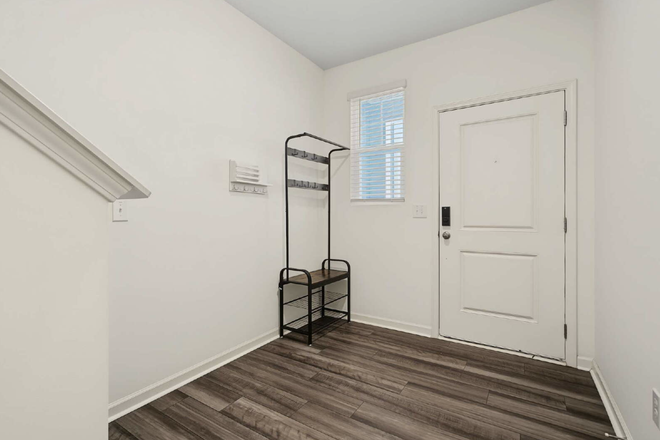 Entrance - Furnished Townhome, Close to Campus and Hospital