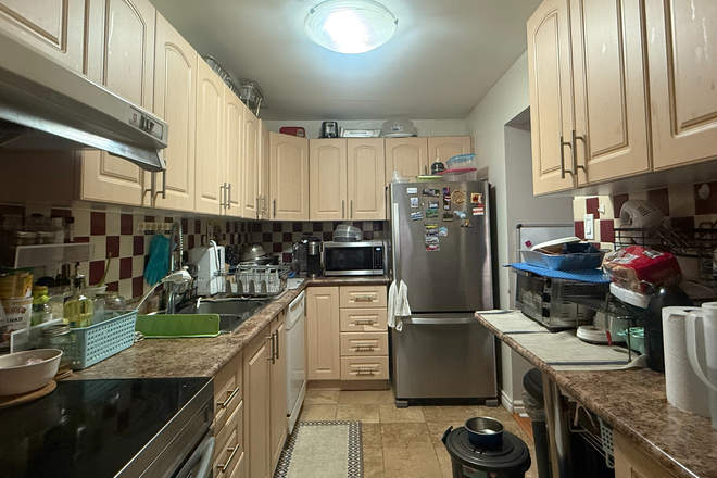 Shared Space - Modern Oasis in Markham Townhome