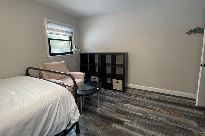 Bedroom - Furnished room in shared home for male-Dey Rd-Plainsboro