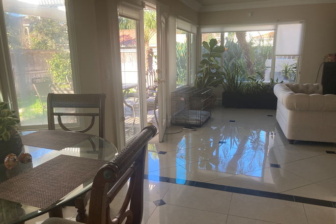 Family Room/Breakfast Nook - Private Room in Gorgeous Family Home - One block from Woodbridge Lake!