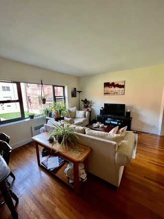 . - Renovated 3-bed. No broker fee. Contact Will McGowan 617.512.5822 Apartments