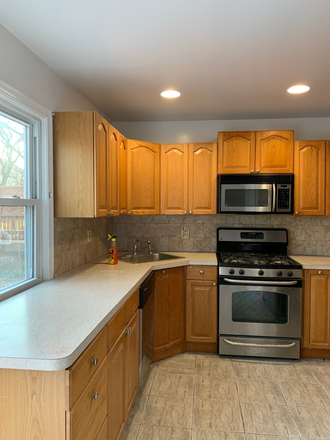 Kitchen - FULLY FURNISHED - 6 BED/5 BATH - $4600 - PETS OK House