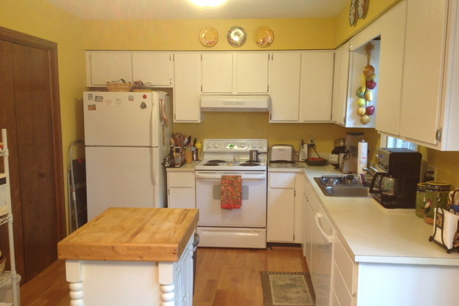 Kitchen - Nice Wooded Duplex next to Greenway Duplex