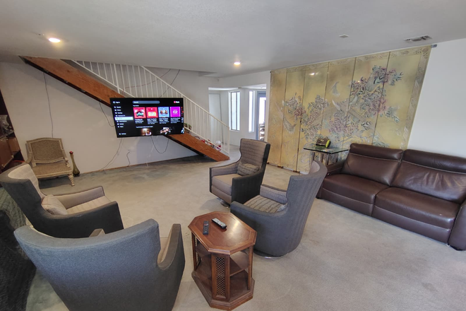 Shared Living room - Mira Mesa Room