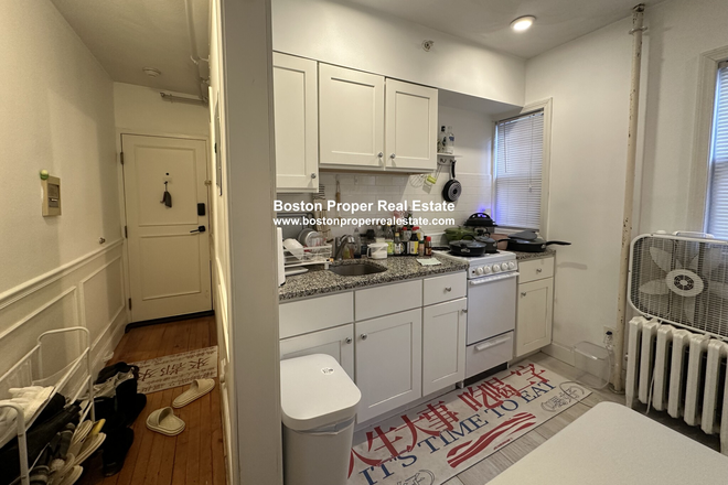 A - SUPER LARGE, EAT IN KITCHEN, RIGHT BY WHOLE FOODS, NO FEE Apartments