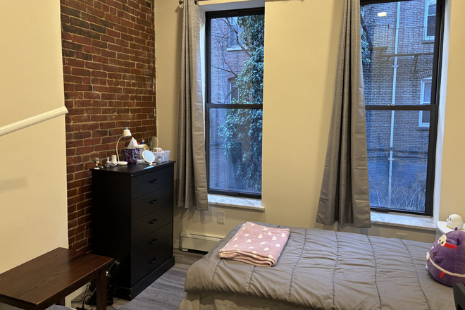 4 Bed - 21 Cortes - NO Broker's Fee!!  - Available 9/01 - Spacious 4 Bedrooms with Modern Kitchen and Modern Bathroom Apartments