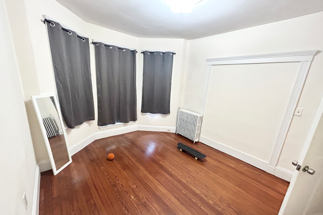 Call NOW for showings! 617-236-8600 - COLUMBIA ROAD - SUNNY DORCHESTER 5 BED 2 BATH W/ LAUNDRY IN THE UNIT! *AVAIL9/01/2025* Apartments