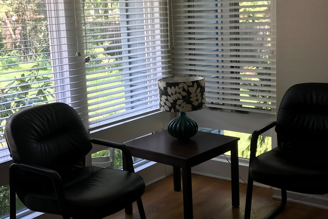 Bedroom sitting area - Furnished room w/private bathroom for female-Hemlock Circle House