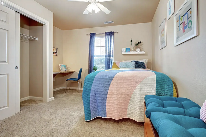 bed - Lark Townhome