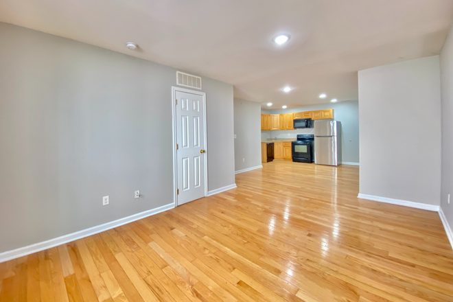 Living room - 2310 N Broad St Townhome Unit 3F