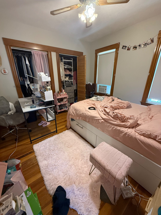 - - FOUR BED ONE BATH FOR TUFTS 2027 Apartments