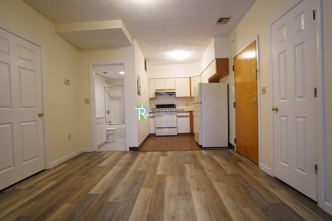 1 - JUNE/JULY/AUG/SEPT-----Fantastic Chinatown Location | Elevator | Pets Ok | No Broker Fee Apartments