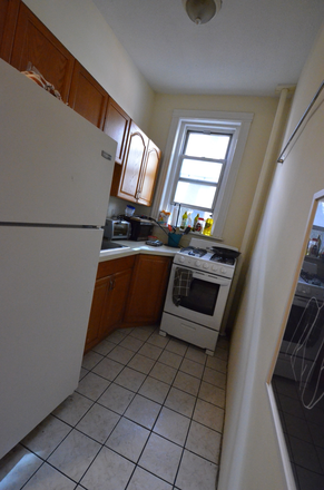 . - 3 Bedroom 1 BA (2split layout) on Hemenway St Avail 9/1 Apartments