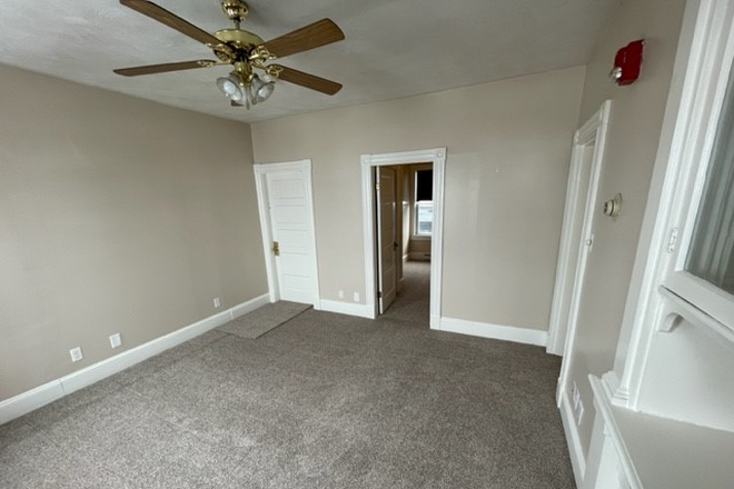 Living Room - 3-Bedroom Apartment w/ Free Washer/Dryer On Property