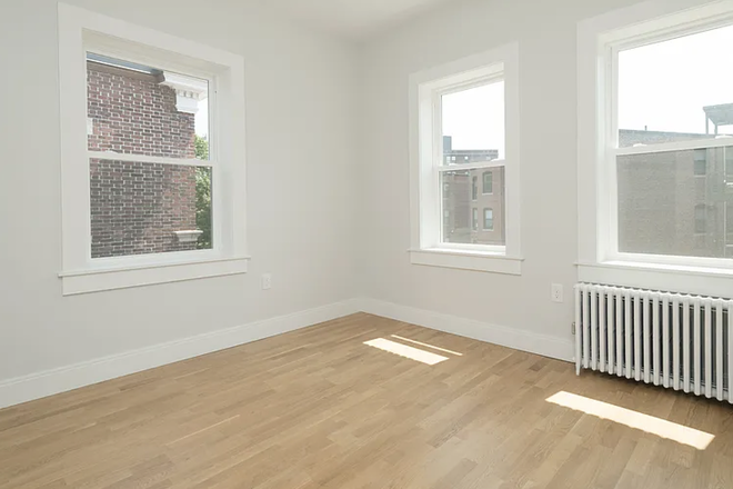 Bedroom 1 - 35 South Street 3-Bedroom Apartment