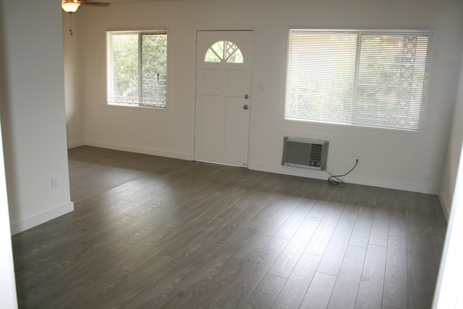Living Room and Breakfast area - 91 N. MAR VISTA AVE. Apartments
