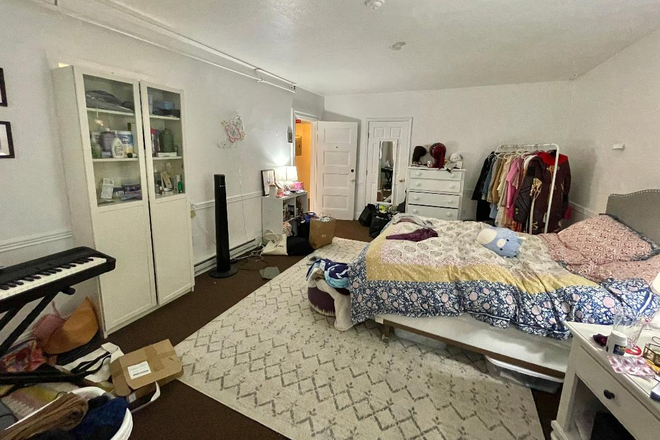 Visit hubrealtyproperties.com - Brookline, Fenway line, basement 3 bedroom 2 bathroom, updated kitchen + bathrooms, private yard Apartments