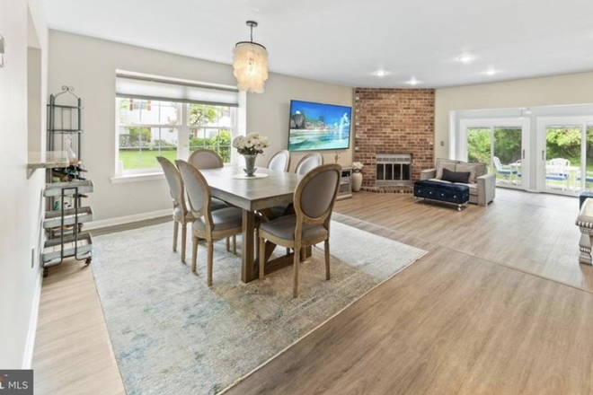 Living Room - 3BR thome-Quince Ct-Lawrenceville