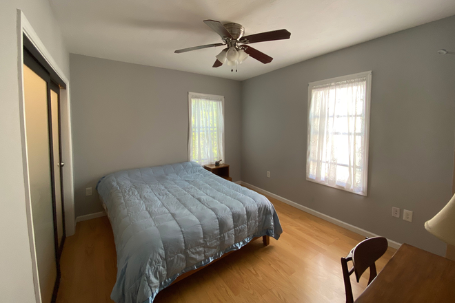 Middle Bedroom - Room in Large Quiet House Near Tufts Athletic Building. No Broker Fee; Available July 1