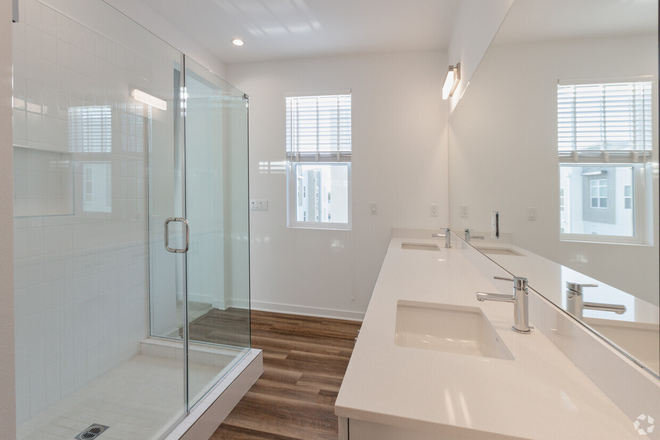 Bathroom (shared) - Tripalink Townhome