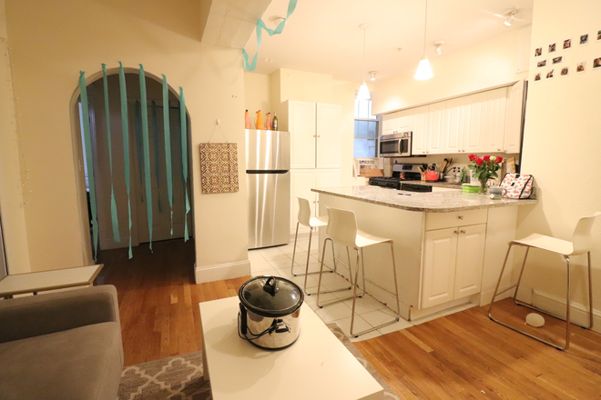 Kitchen - Fantastic 3bd/1ba Available for 9/1/25 - H/HW inc, Laundry in Building! Apartments